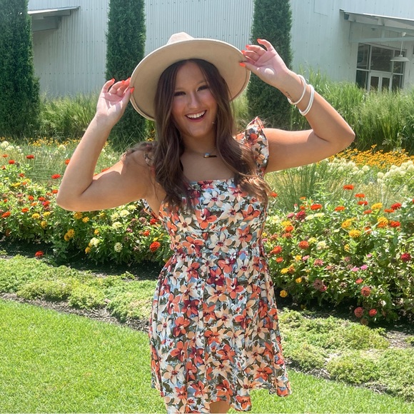 Meet your Posher, Hayley - Picture 1 of 3